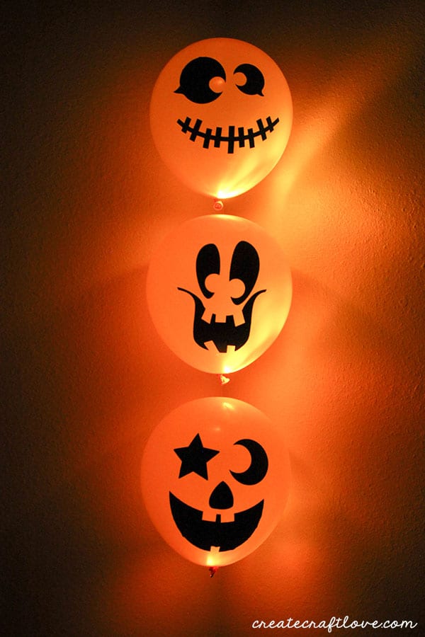 You will not believe how easy and fun these Glow in the Dark Pumpkin Balloons!