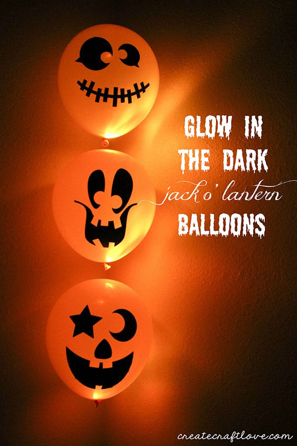 You will not believe how easy and fun these Glow in the Dark Pumpkin Balloons!