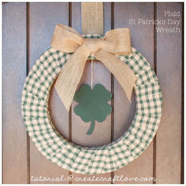 Celebrate Ireland's favorite holiday with this Plaid St Patricks Day Wreath! via createcraftlove.com