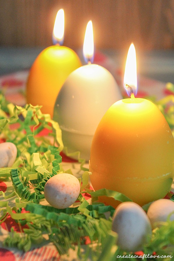 These Easter Egg Candles are sure to brighten up your spring decor! via createcraftlove.com