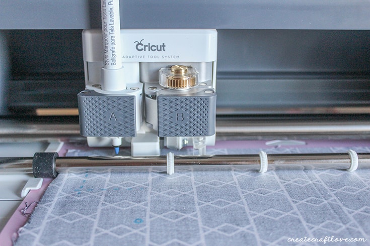 Fabric pen marking Cricut Cosmetic Bag!
