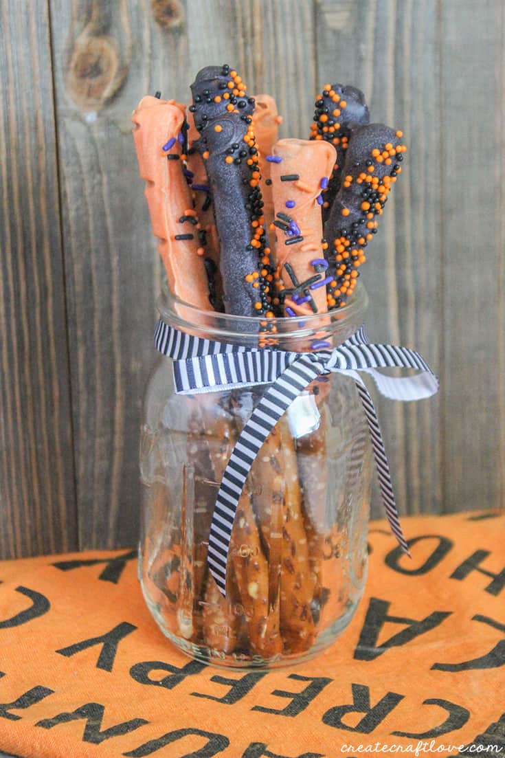 These Halloween Chocolate Covered Pretzels are a great make ahead treat!