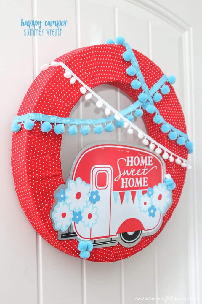 This Happy Camper Summer Wreath is a nostalgic throwback with it's vintage, retro look!