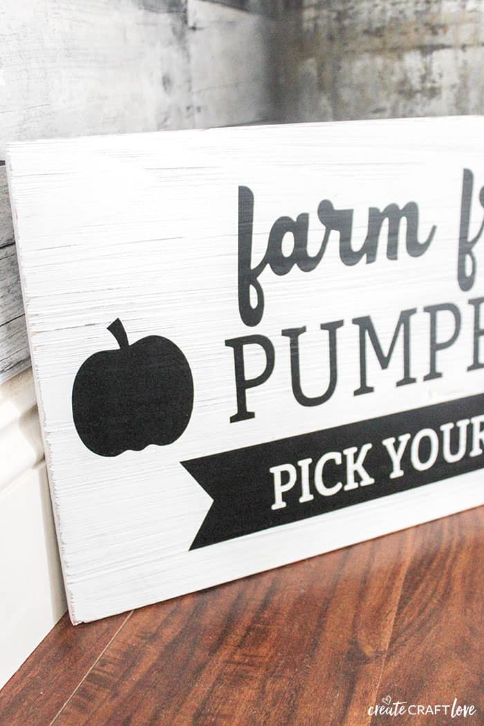 Love how this Farmhouse Pumpkin Sign turned out!
