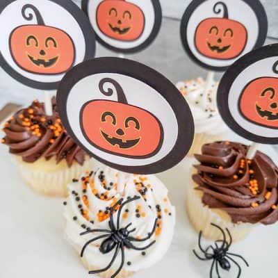 Spice up some plain cupcakes with these Retro Halloween Cupcake Toppers!