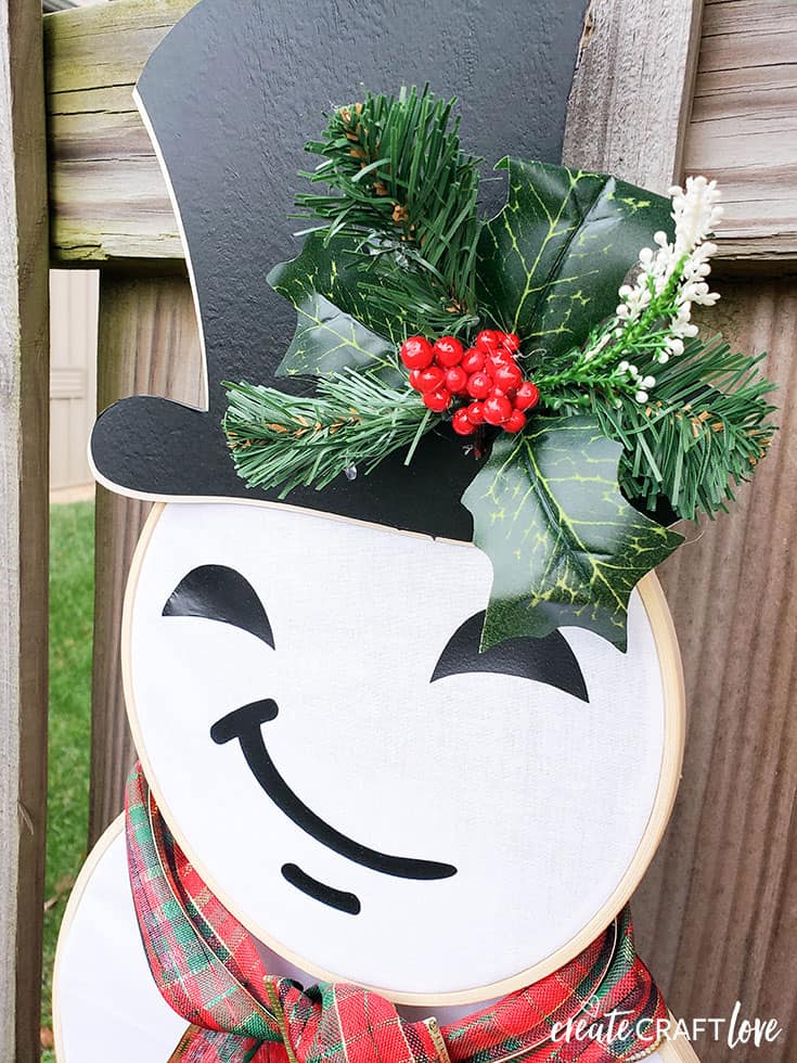 Upclose Hoop Snowman Wreath