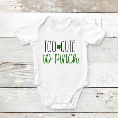 Dress up your little cutie in this St Patricks Day Onesie! #freesvgfile #cricut #irononvinyl #stpatricksday