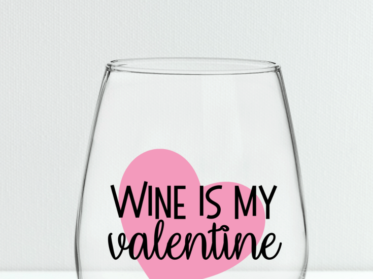 Surprise your best gal pal with this fun Galentine Wine Glass! - FREE SVG File included! #svgfile #cricut #cutfiles #valentinesday