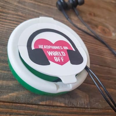 DIY Headphones Case - FREE Print and Cut file! #createcraftlove #diy #upcycle #printandcutfile