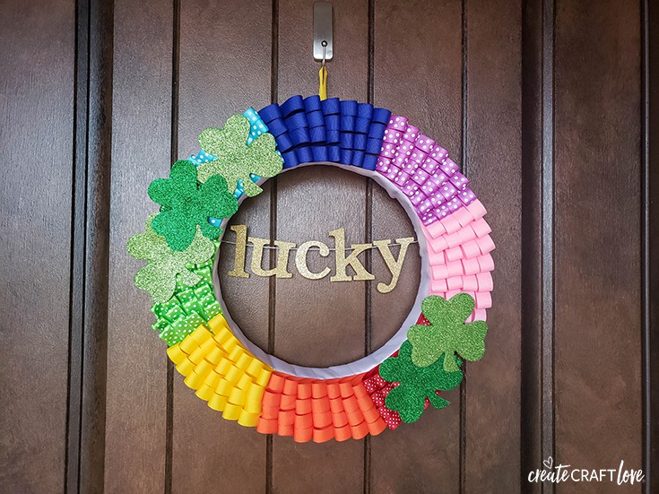 Create your own Rainbow Ribbon Wreath! #createcraftlove #stpatricksday #rainbow #wreaths