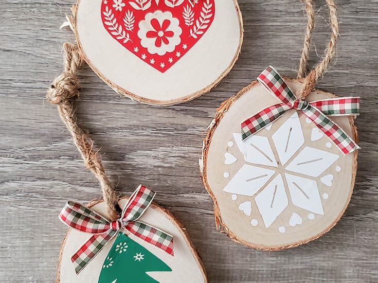 Wooden Nordic Christmas Ornaments #christmas #christmascrafts #cricut
