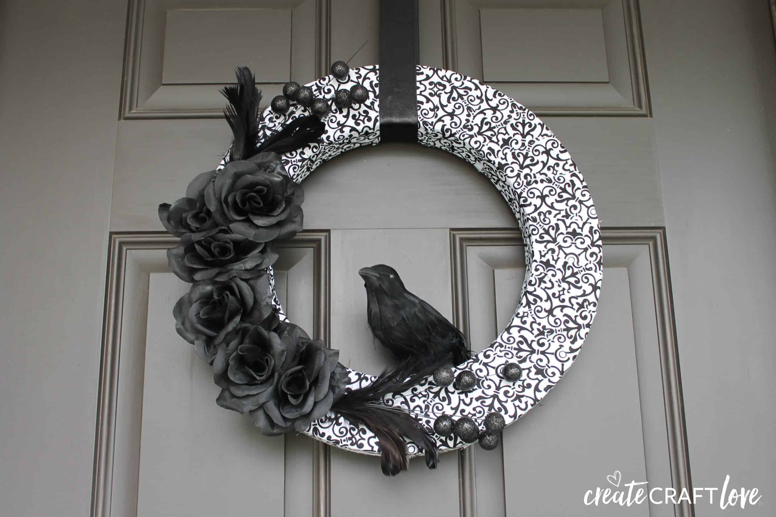 Halloween Wreath via createcraftlove.com #halloween #wreath