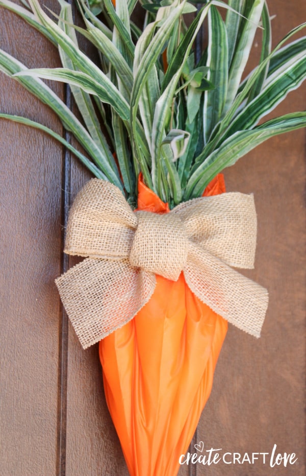 carrot umbrella wreath